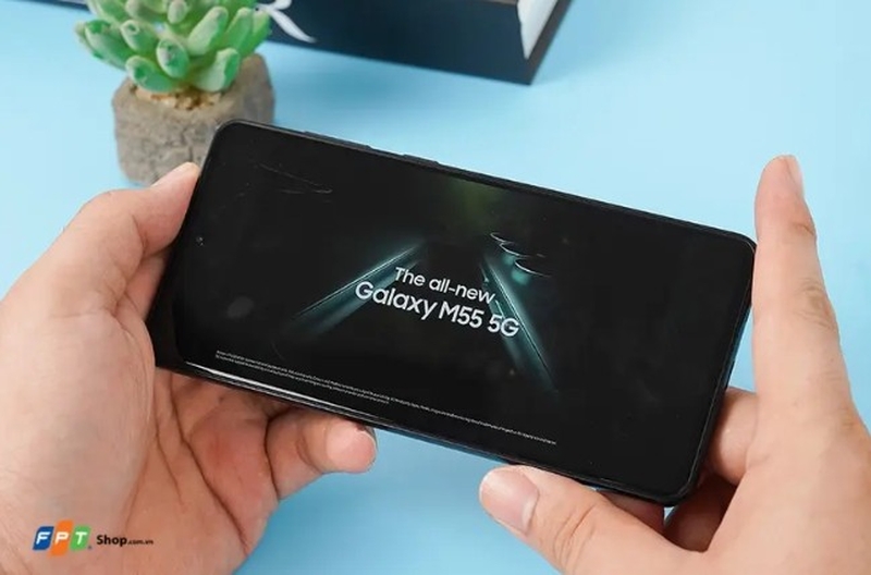 Trạm phát sóng 5G đang hoạt động tại khu vực đô thị