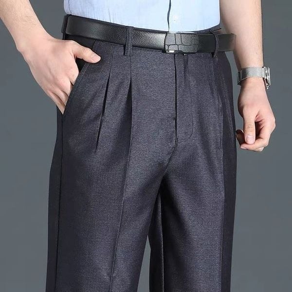 Phối quần tây nam công sở với áo sơ mi và giày da để tăng độ lịch lãm