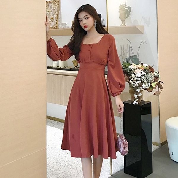 Váy cổ vuông công sở ấn tượng