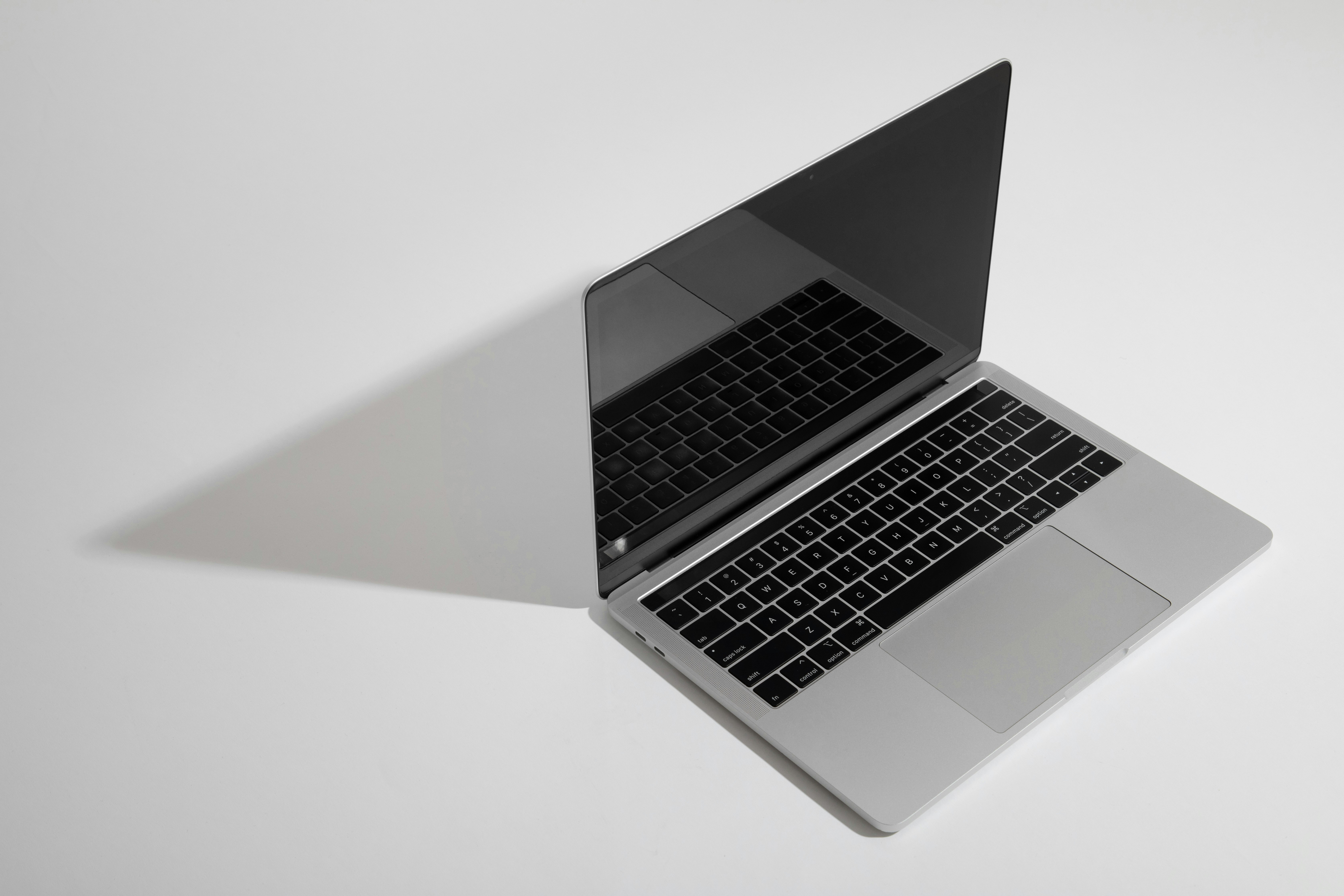 Ngăn chống sốc chuyên dụng cho laptop trong balo công nghệ