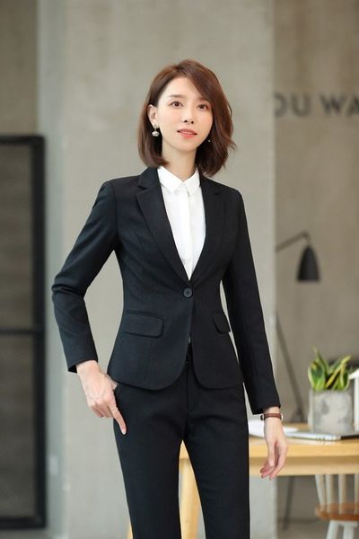 Áo comple nữ đen cơ bản là nền tảng dễ mặc và dễ phối trong nhiều hoàn cảnh