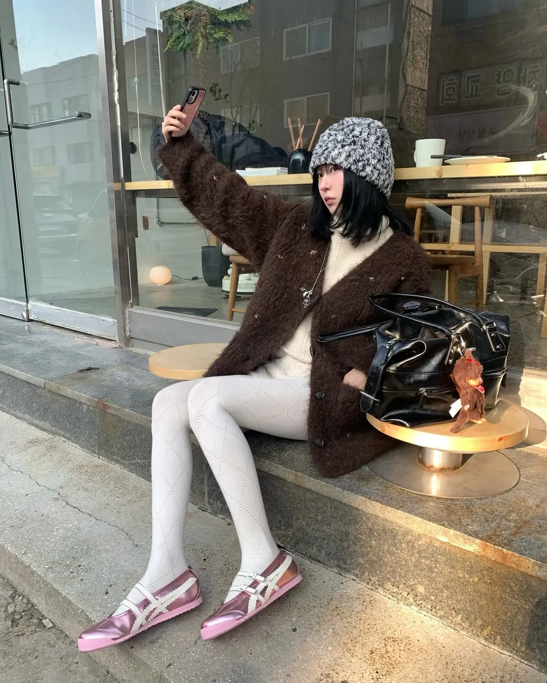 Nijxnue diện sneaker ballet core