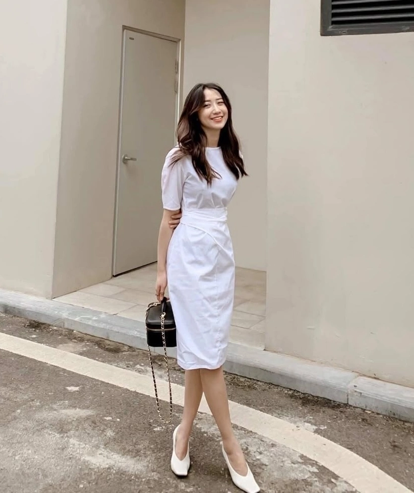 Bộ đũi suông rộng và sandal bệt cho ngày làm việc thoáng nhẹ