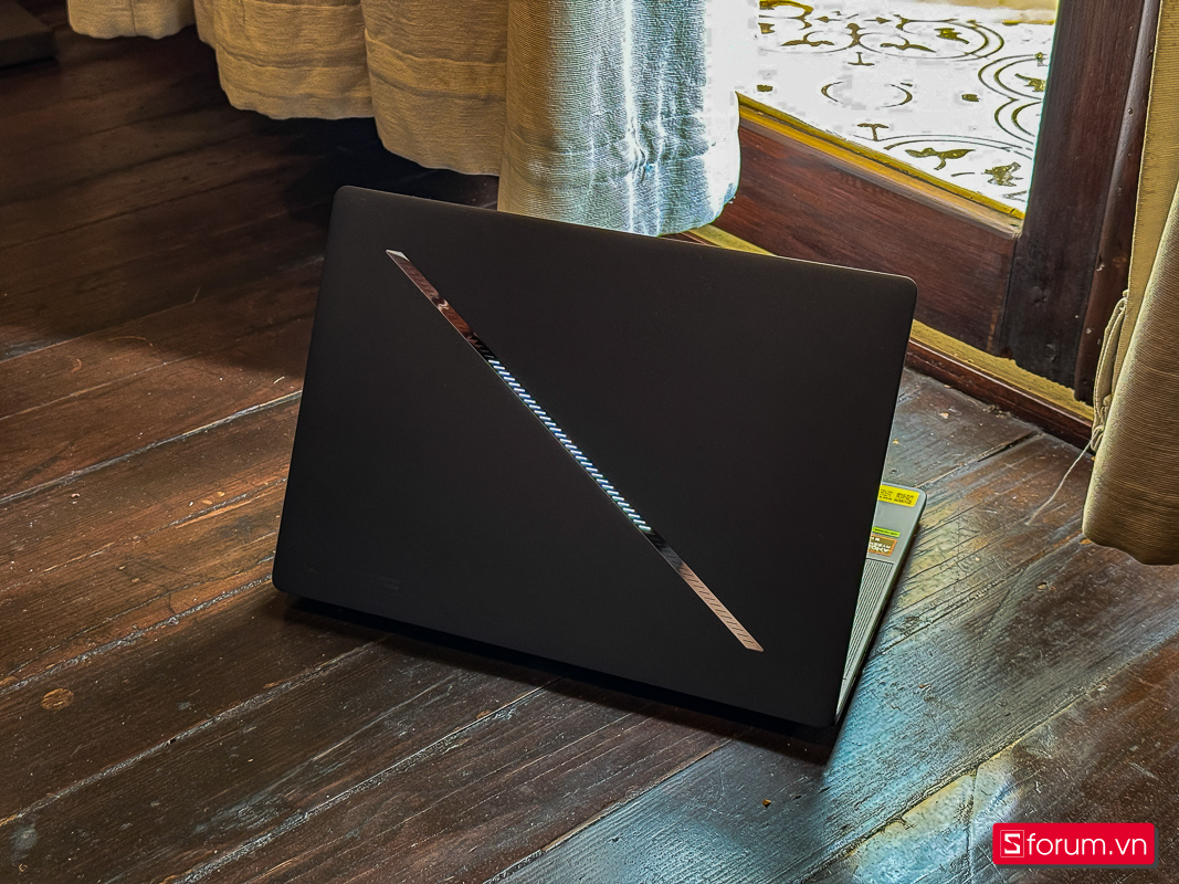 ASUS ROG Zephyrus G14 với màn hình OLED 3K