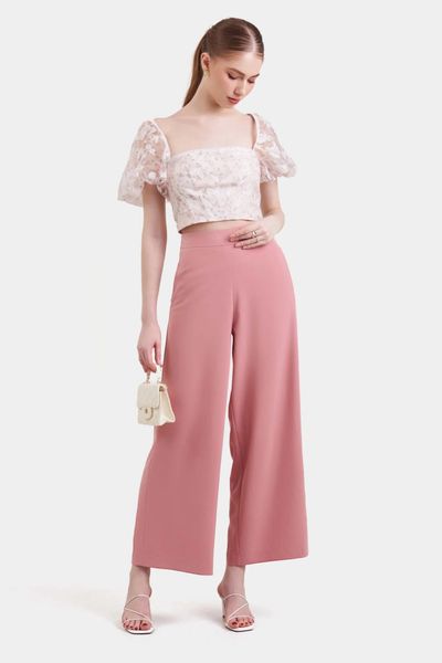 Quần cạp cao là đối tác hoàn hảo của áo croptop