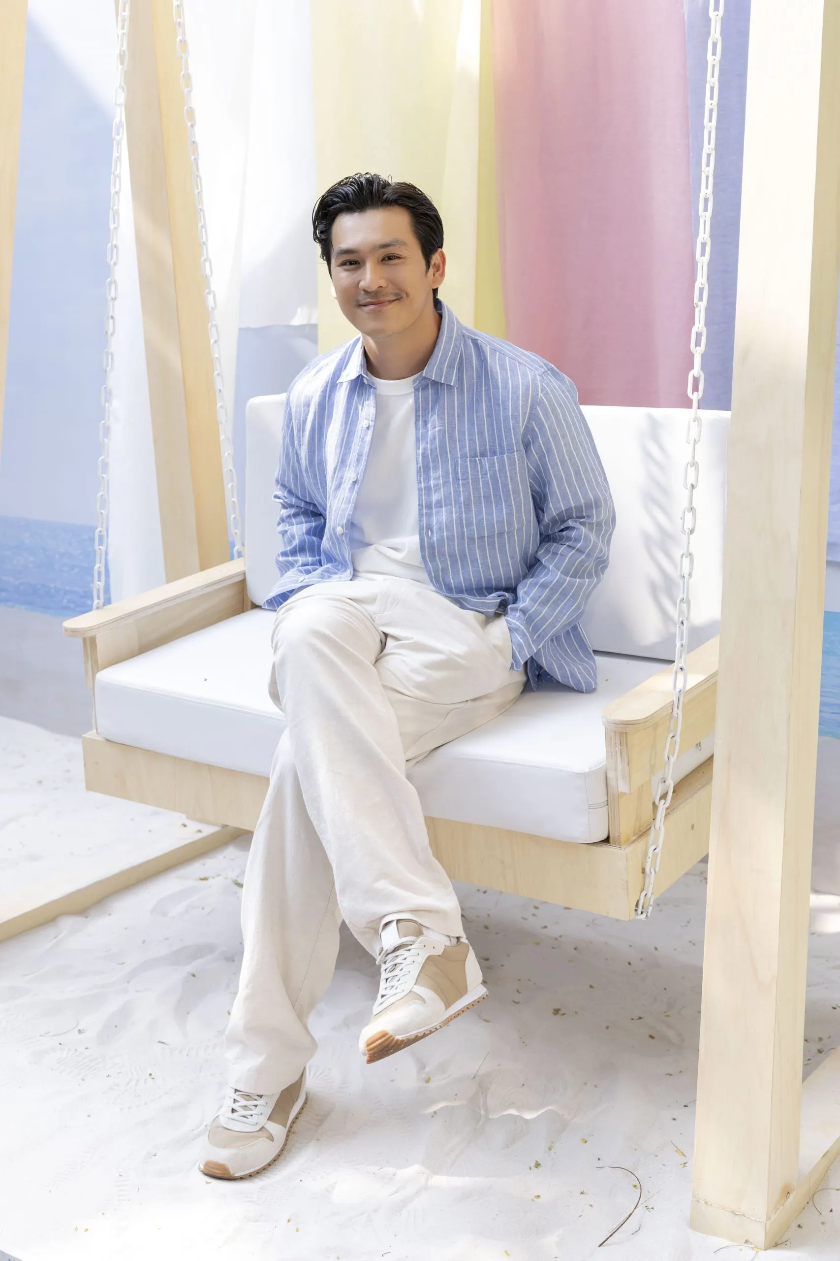 Thiên Minh trong thiết kế linen thuộc bộ sưu tập UNIQLO Linen xuân hè 2026