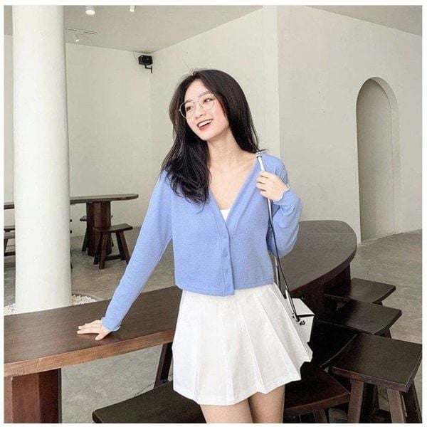 Áo cardigan dáng ngắn kết hợp với chân váy chữ A