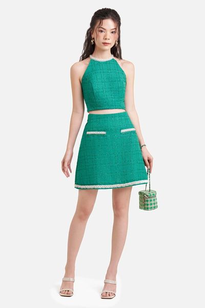 Áo croptop cổ yếm quyến rũ và nữ tính