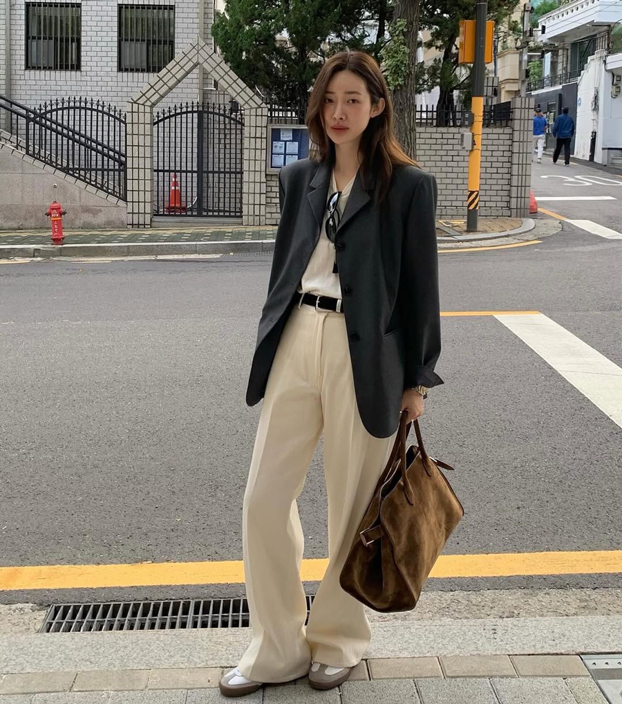 Phối đồ layer đi làm cùng áo blazer