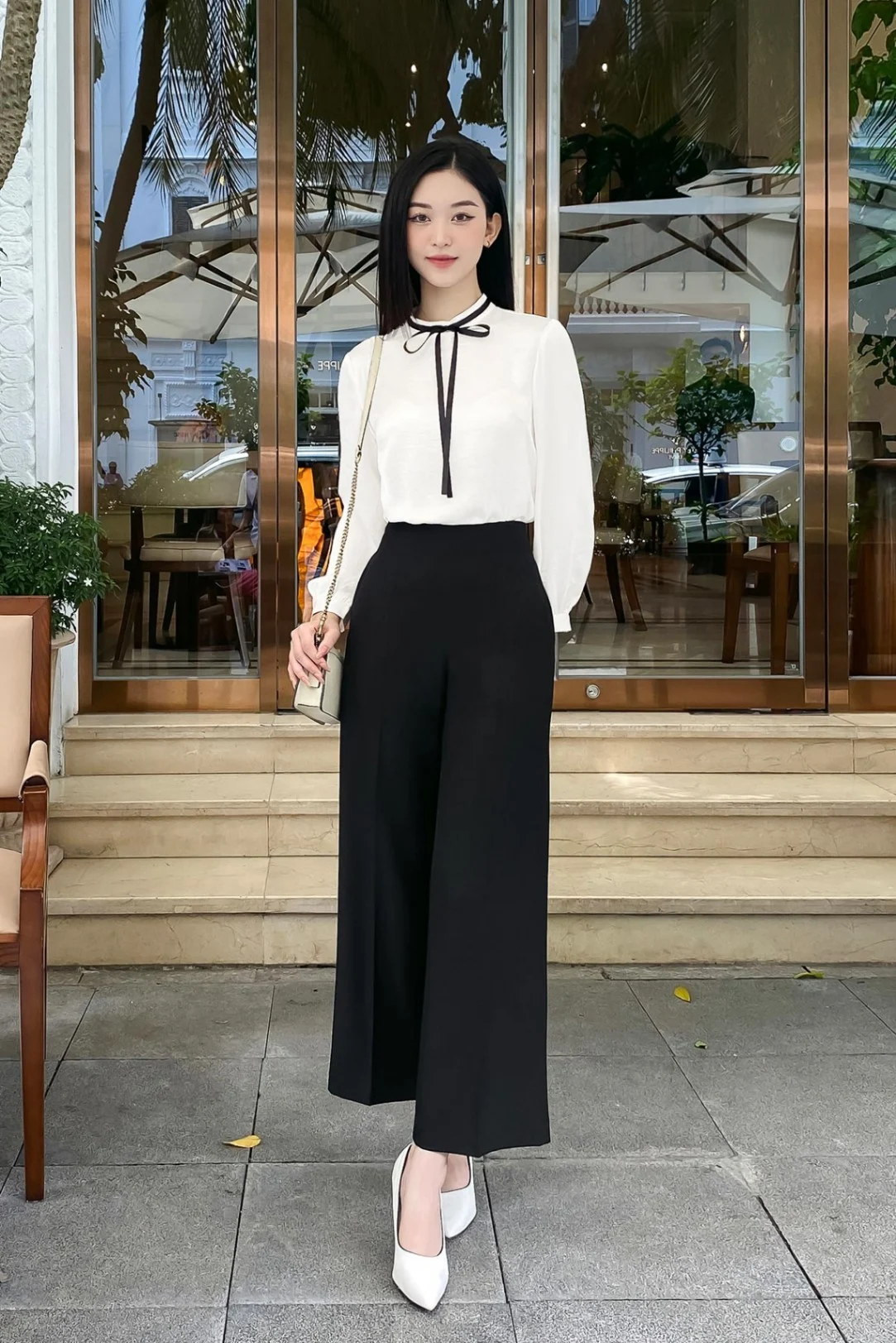 Áo cổ nơ nữ tính