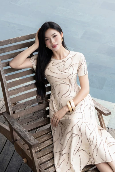Đầm xòe tông mocha nhẹ nhàng