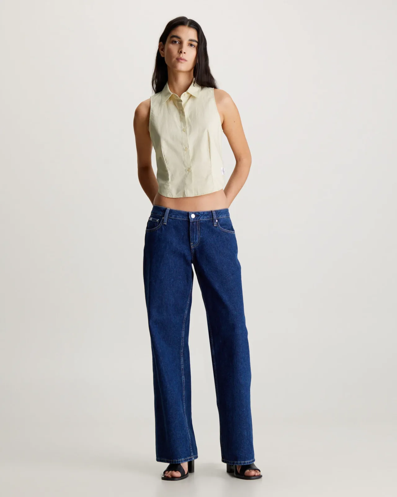 Quần jeans ống đứng cho tủ đồ 2026