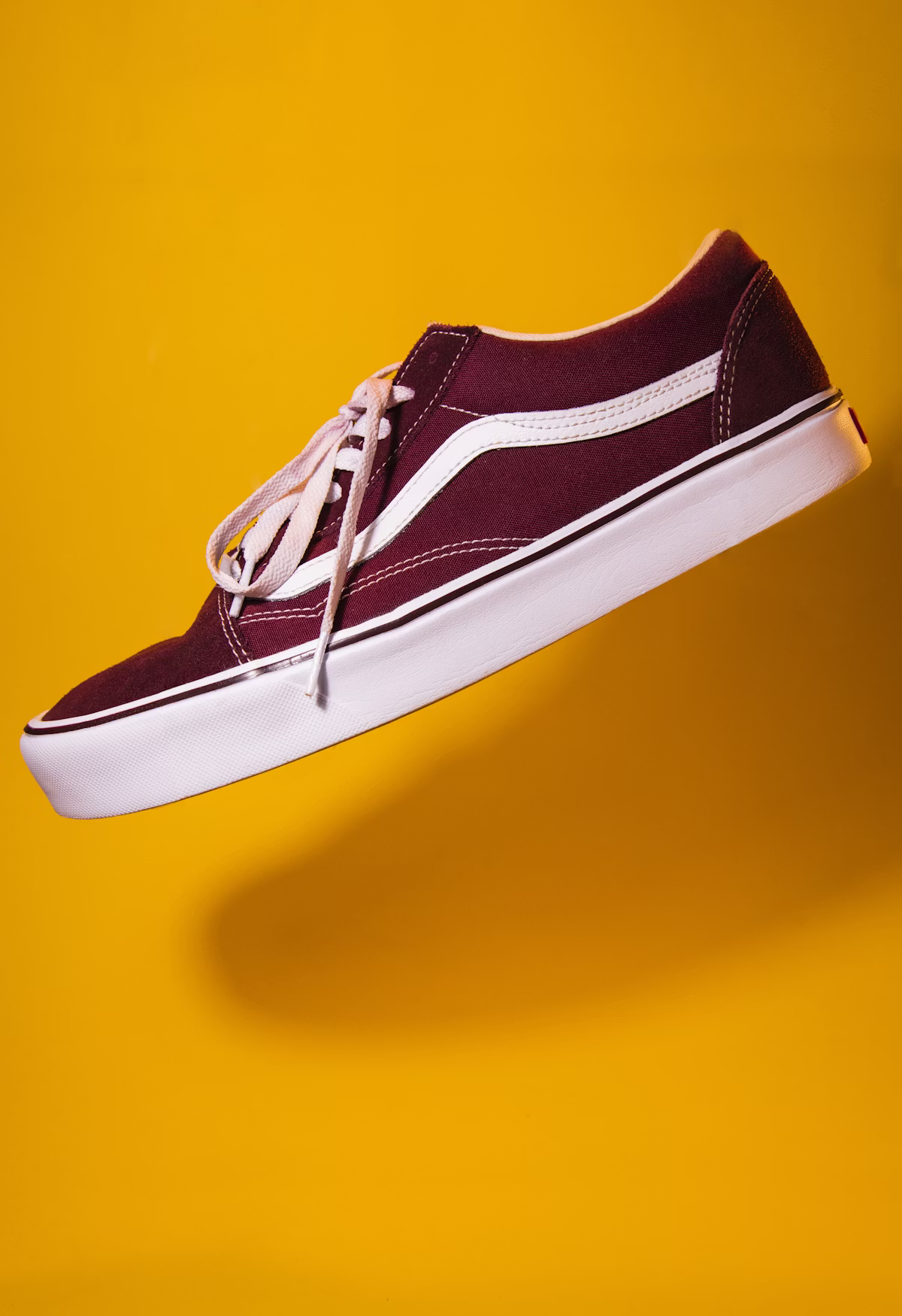 Giày adidas chính hãng trong phong cách tối giản