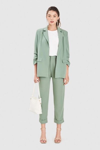 Áo blazer phối cùng quần tây