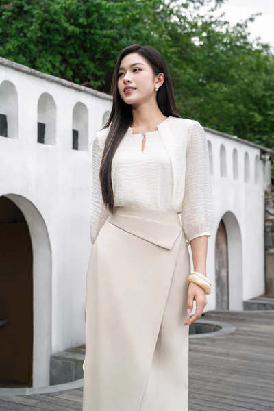 Áo sơ mi chất liệu nhẹ thoáng