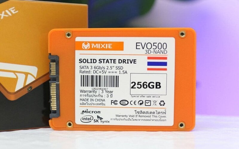 SSD SATA kích thước 2.5 inch với giao thức kết nối SATA III
