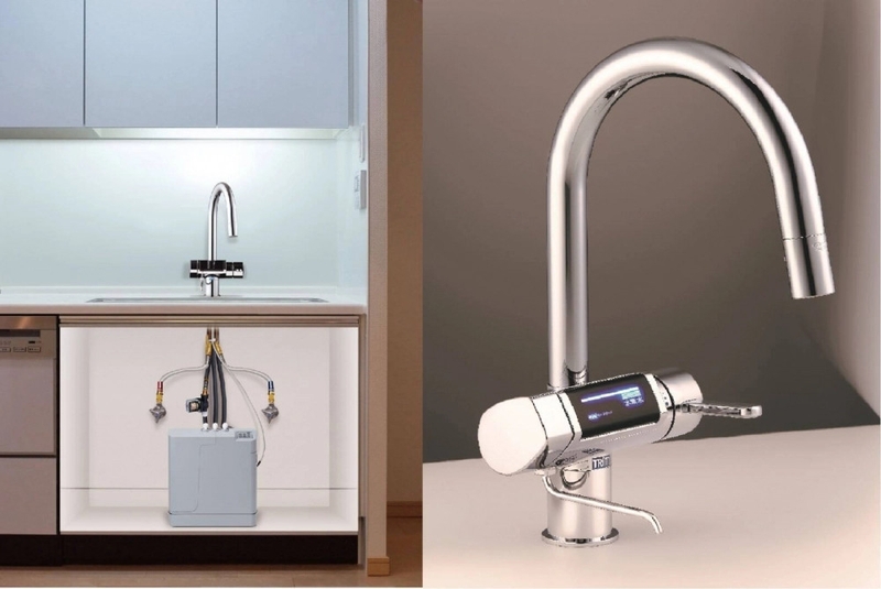 Không gian bếp hiện đại với máy lọc nước âm tủ được lắp đặt ẩn