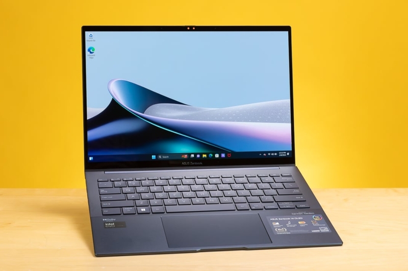 ASUS Zenbook 14 OLED laptop AI đầu tiên tại Việt Nam