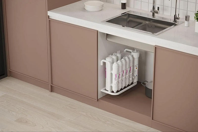 Máy lọc nước âm tủ giúp giải phóng bề mặt bếp hiệu quả