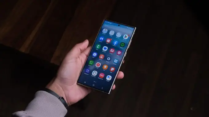 Nhiều ứng dụng chạy ngầm trên Galaxy S24