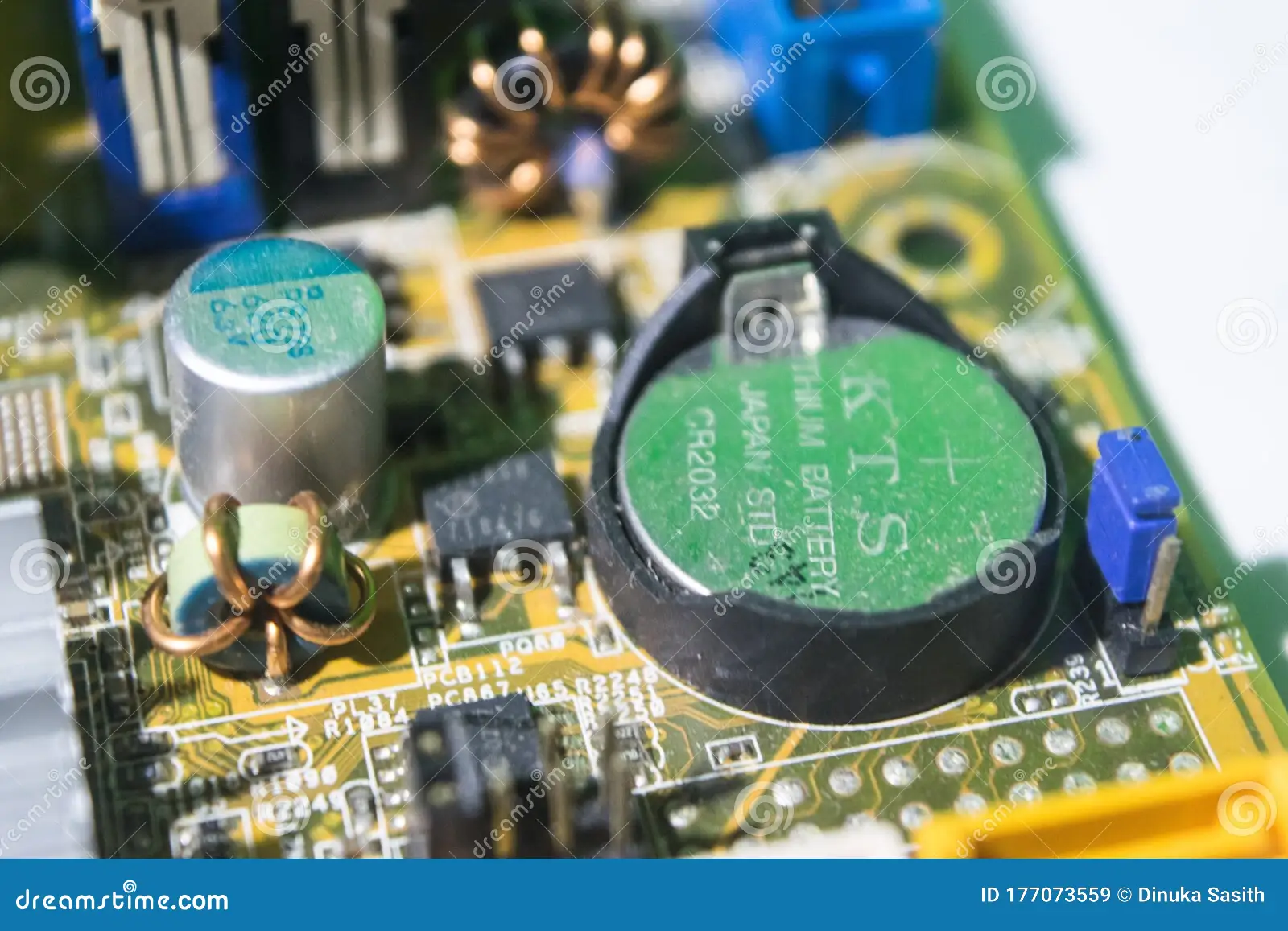 Pin CMOS trên bo mạch chủ máy tính