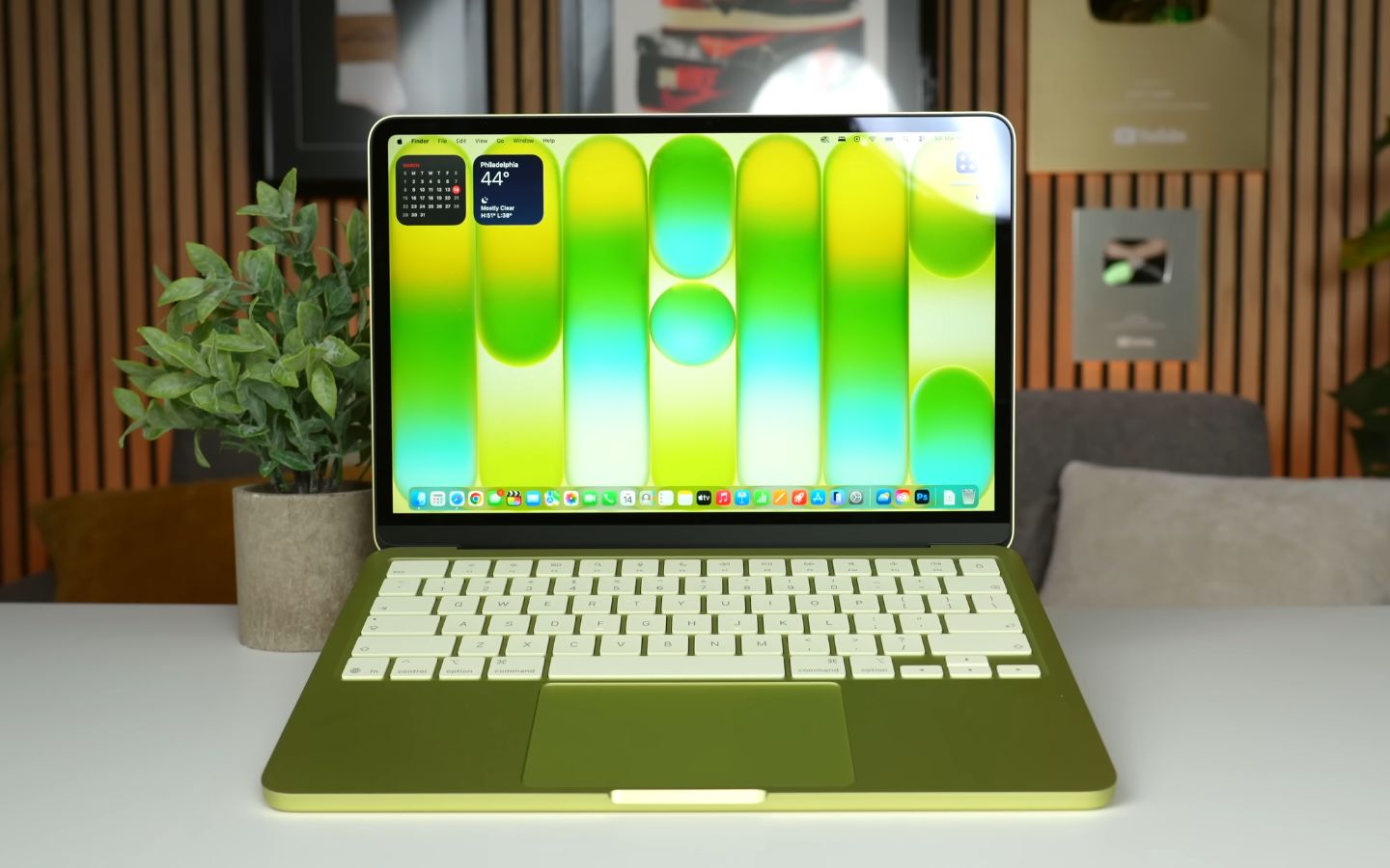 Màn hình Retina 2408x1500 pixel, sắc nét cho công việc hàng ngày