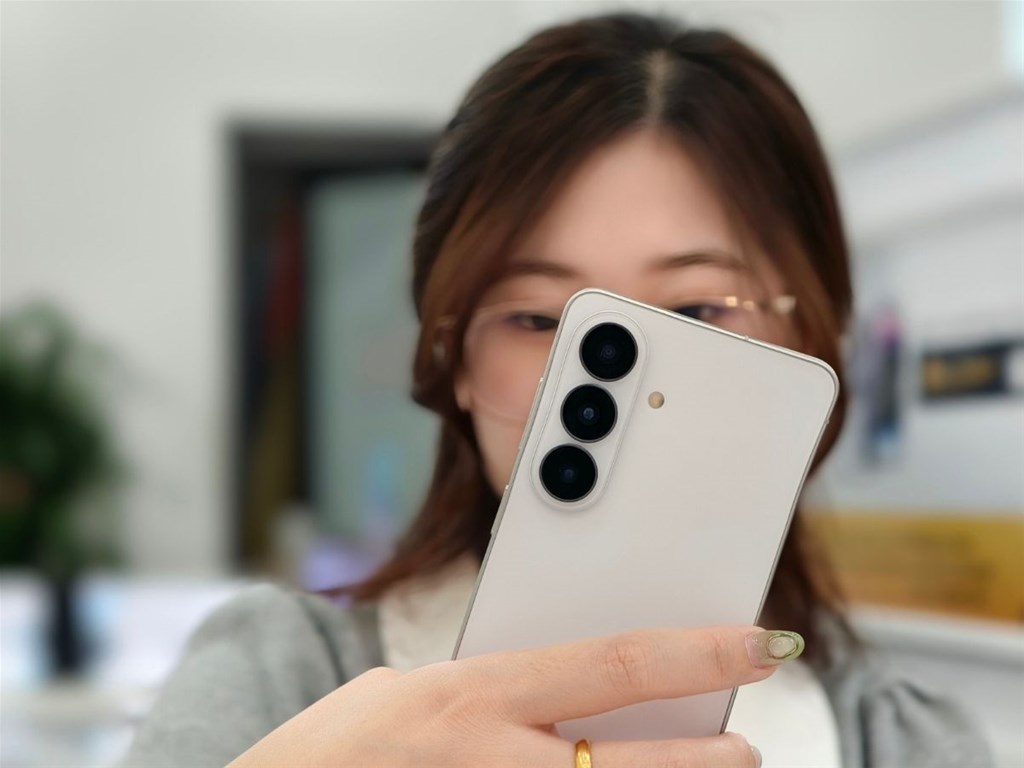 AI camera trên Galaxy S26 Plus