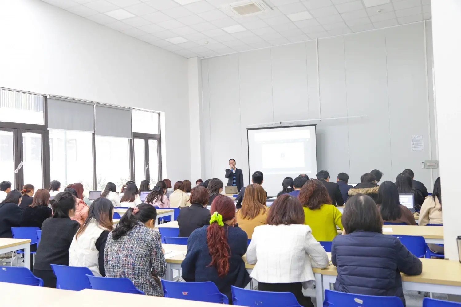Công nghệ giúp lớp học chuyển từ truyền đạt một chiều sang tương tác đa lớp