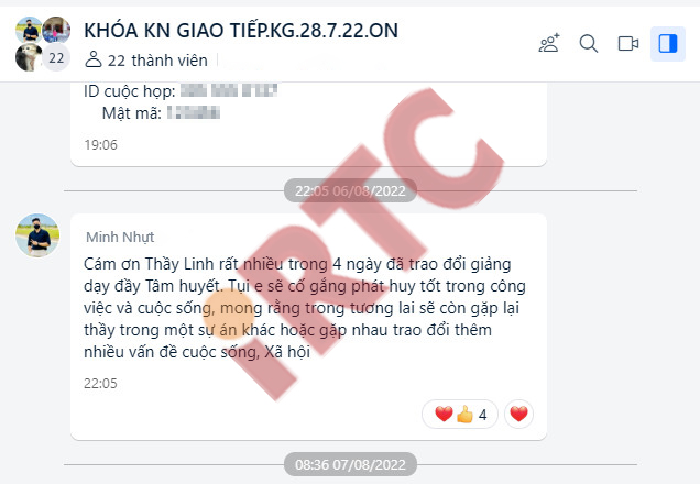 Giảng viên hướng dẫn học viên thực hành giao tiếp