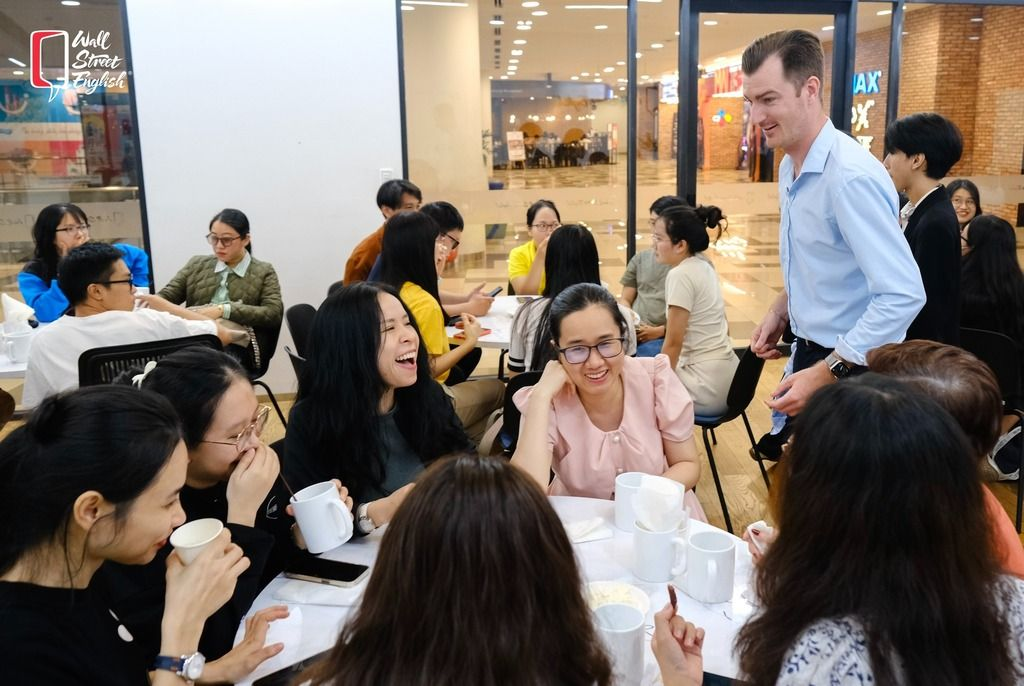 Người học đo lường năng lực giao tiếp tiếng Anh qua các tình huống thực tế