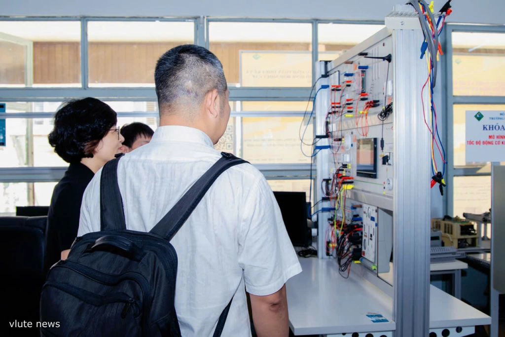 Môi trường học tập tại học viện chú trọng vào nghiên cứu và phát triển liên ngành
