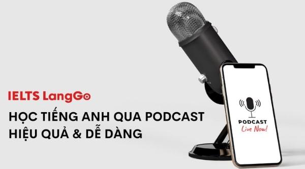 sinh viên học tiếng Anh qua podcast chuyên ngành