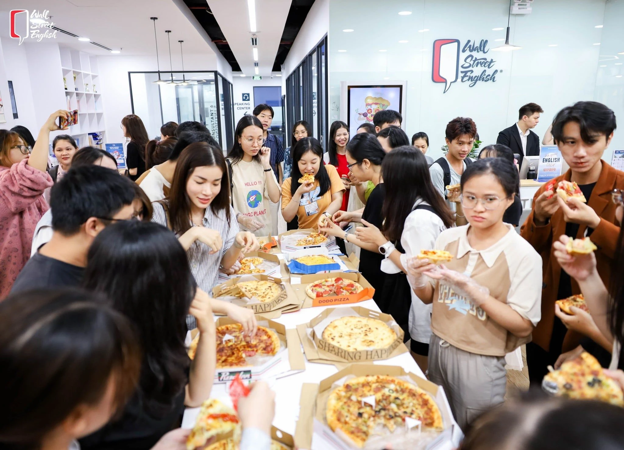 Hoạt động giao tiếp tại Social Club
