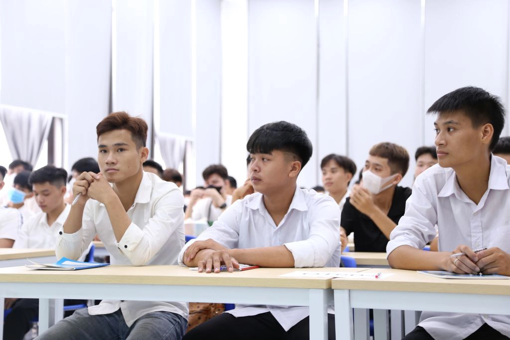 Đào tạo ngành công nghệ thông tin với nền tảng kỹ năng thực hành và định hướng nghề nghiệp
