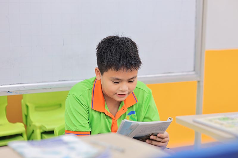 Học sinh rèn luyện tự học