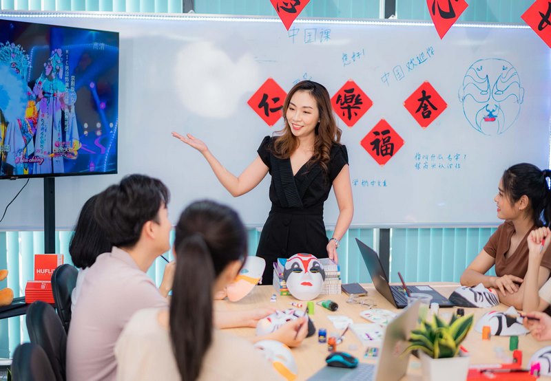 Học viên tham gia khóa tiếng Trung thương mại cho doanh nghiệp