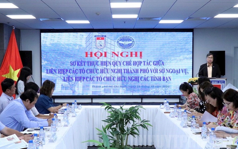 Học sinh trao đổi cặp đôi