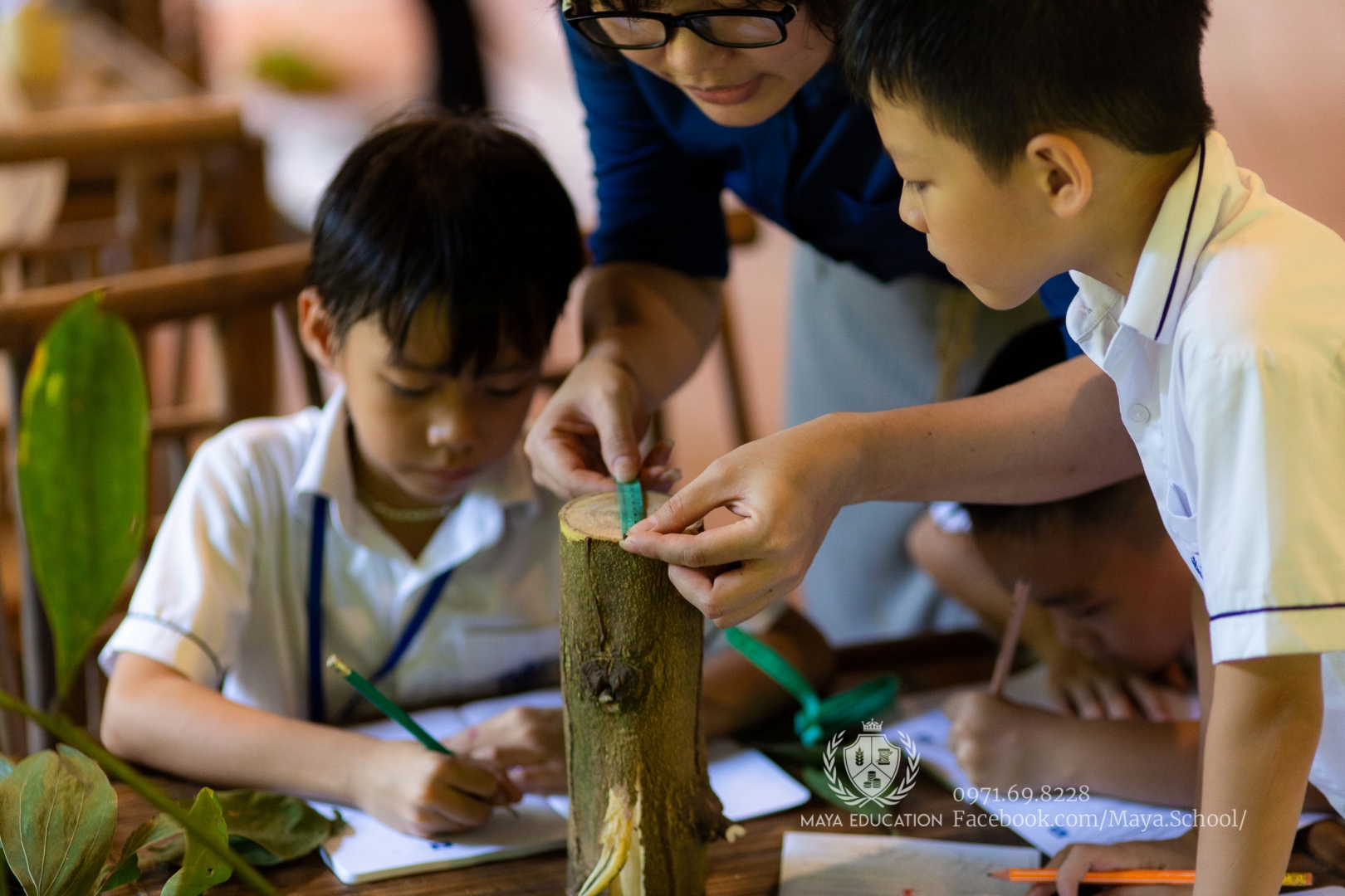 Trẻ học qua việc làm