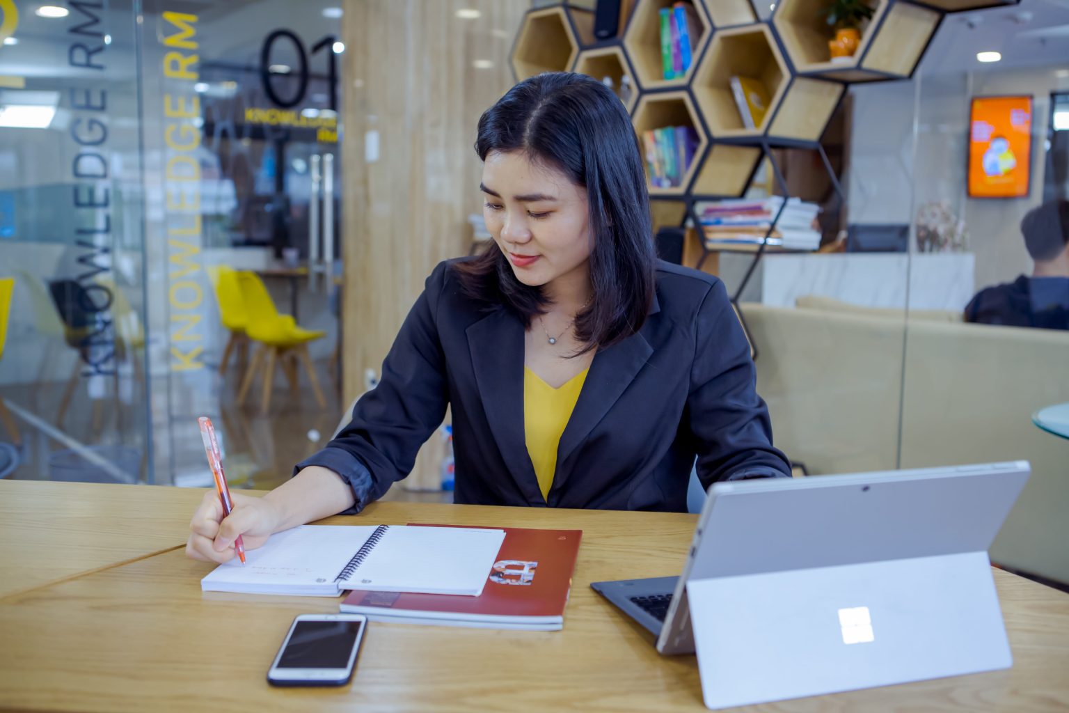 Người đi làm học tiếng Anh
