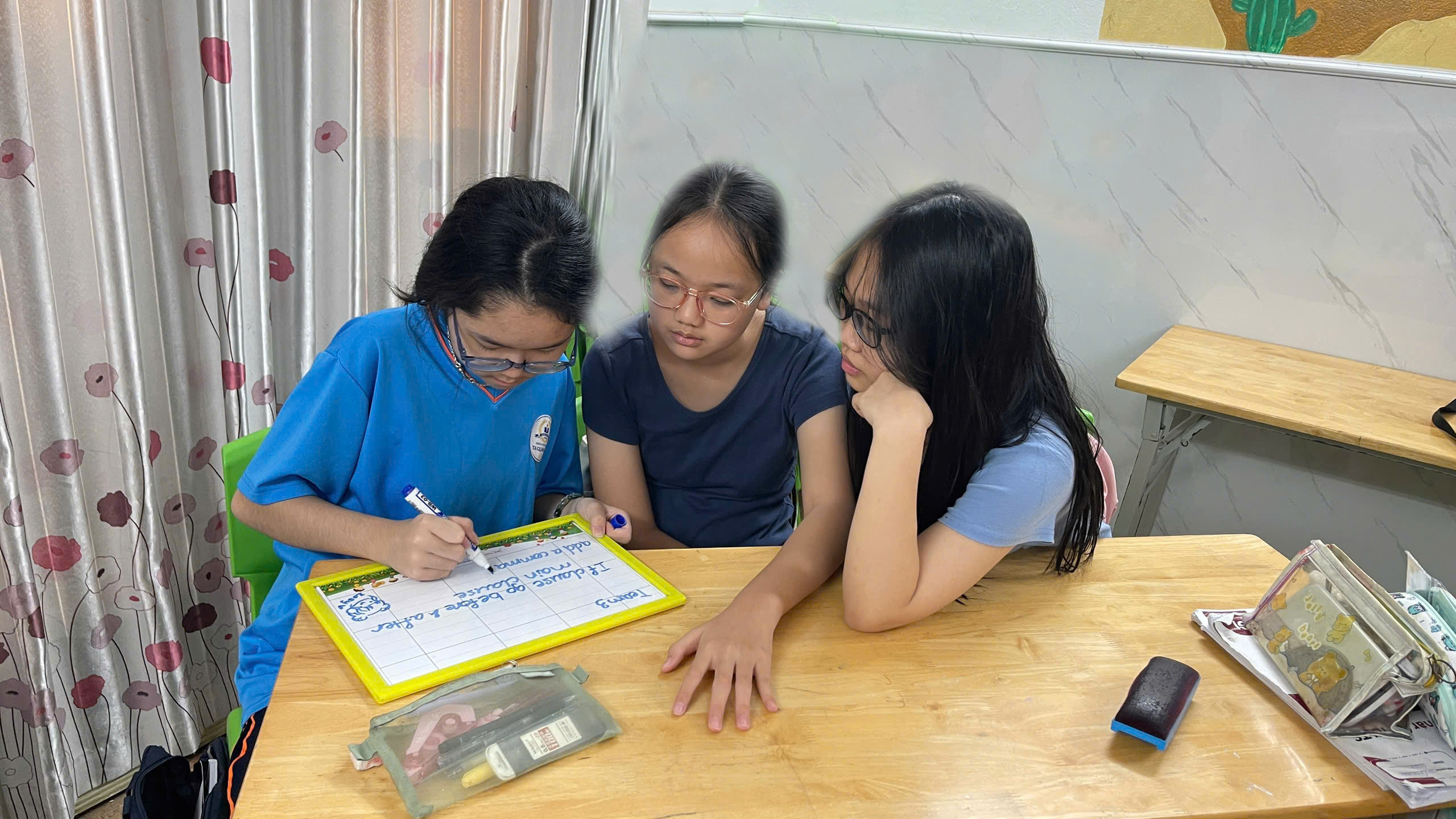 Học sinh 11 tuổi học tiếng Anh