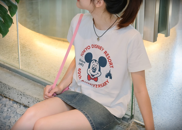 Sinh viên học về vật liệu thời trang