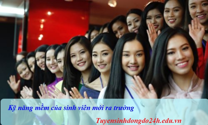 Sinh viên học kỹ năng mềm