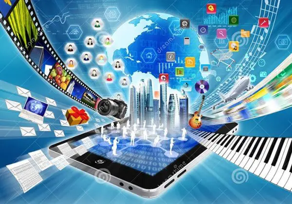 Sinh viên học truyền thông đa phương tiện