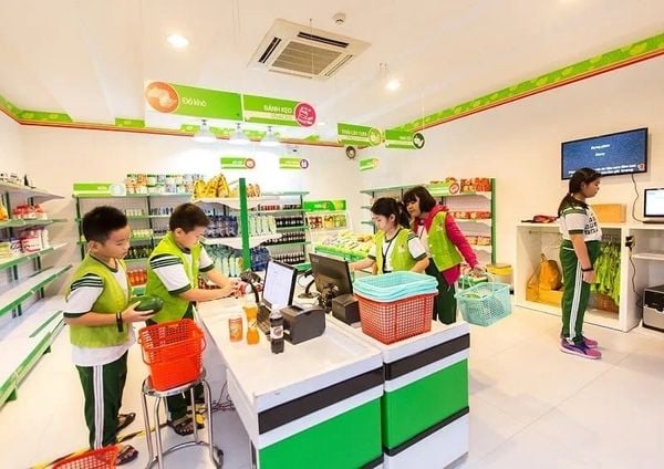 Học sinh trải nghiệm học tập tại Vietopia