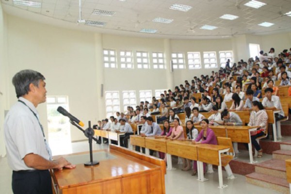 Giảng viên và học sinh