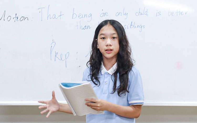 Học sinh trao đổi trên lớp