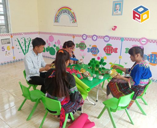 Không khí khích lệ khi bé trình bày