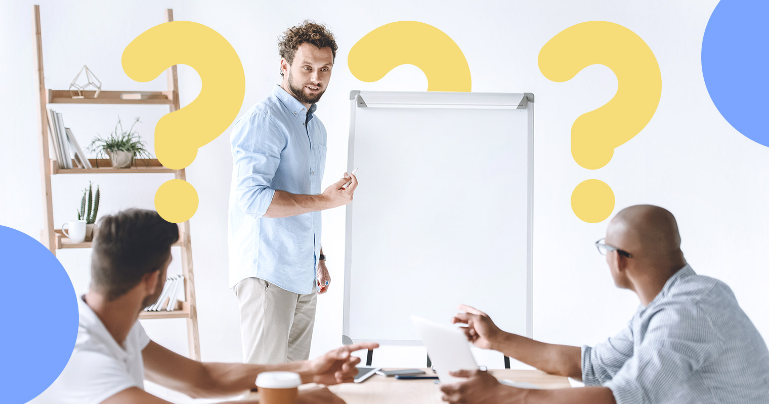 Người đang viết dàn ý thuyết trình