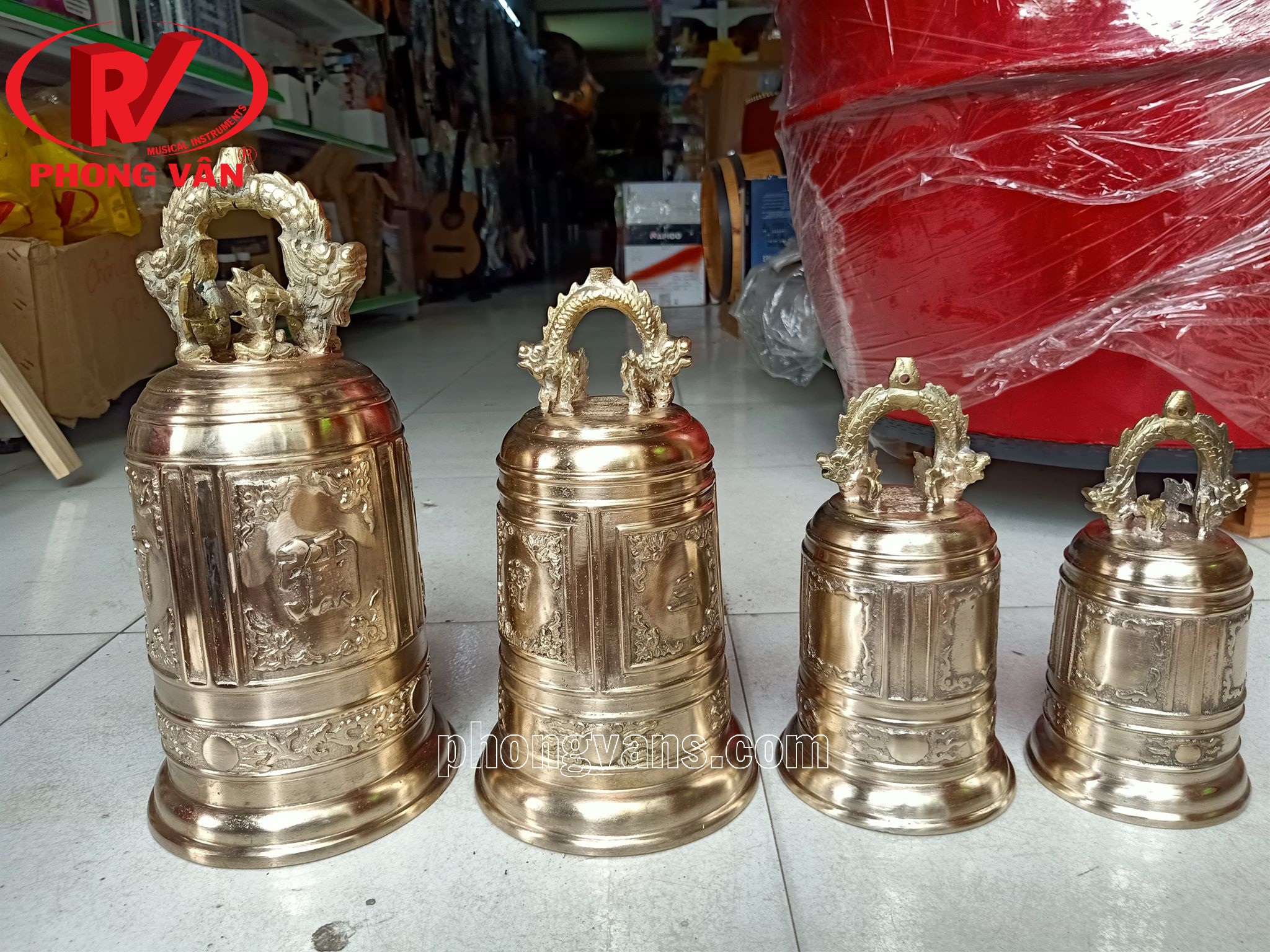 Học sinh làm thẻ nhớ ôn tập