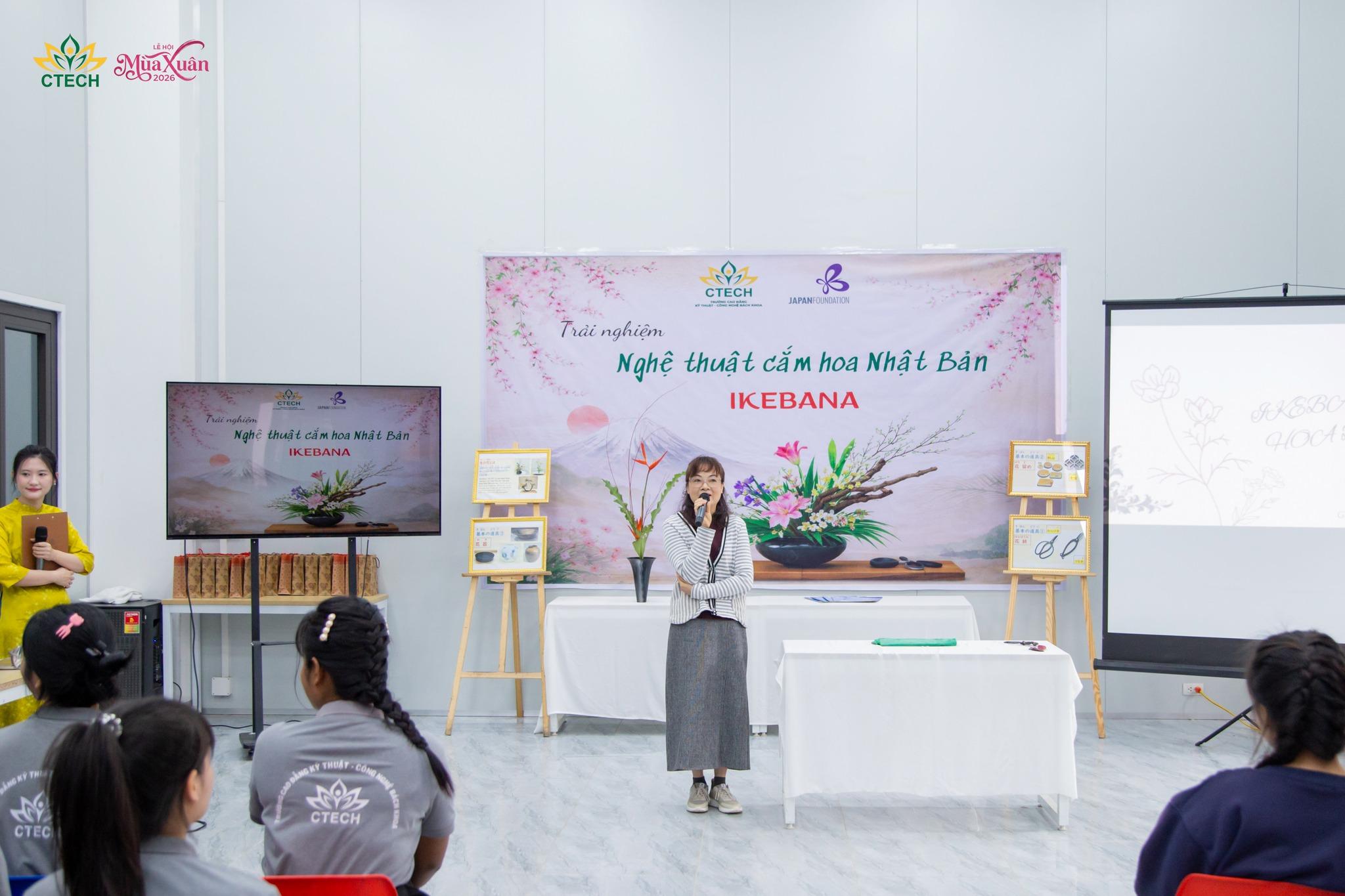Không gian trưng bày các tác phẩm Ikebana đa dạng